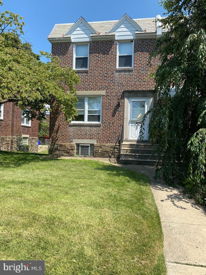1109 Fanshawe St Property Photo 1