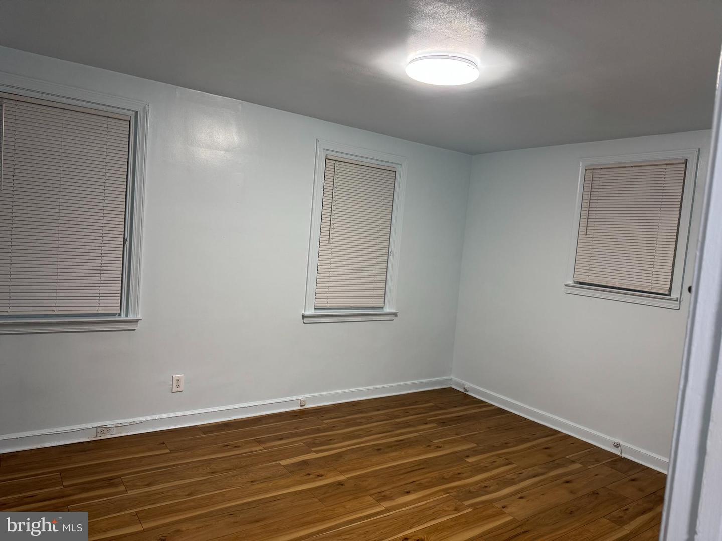 1109 Fanshawe St Property Photo 4