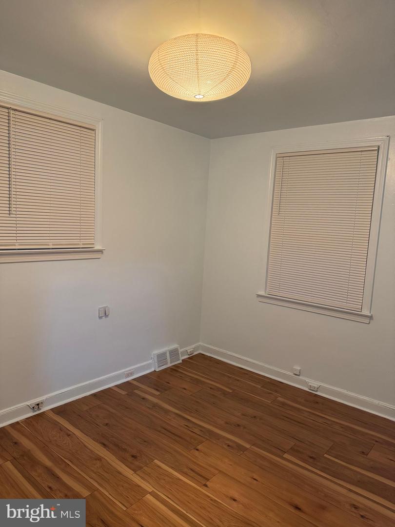 1109 Fanshawe St Property Photo 8