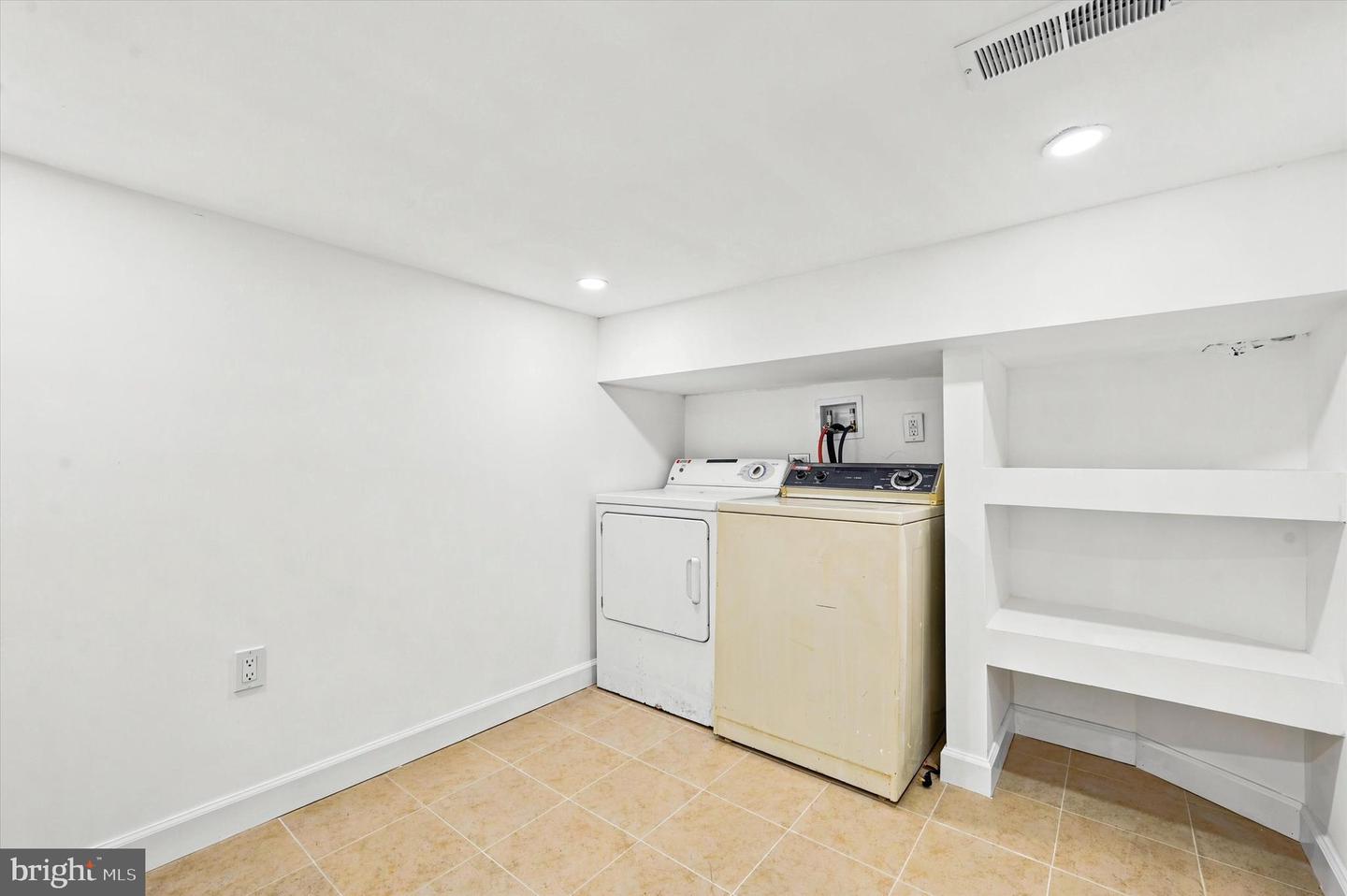 1031 Winton St Property Photo 16