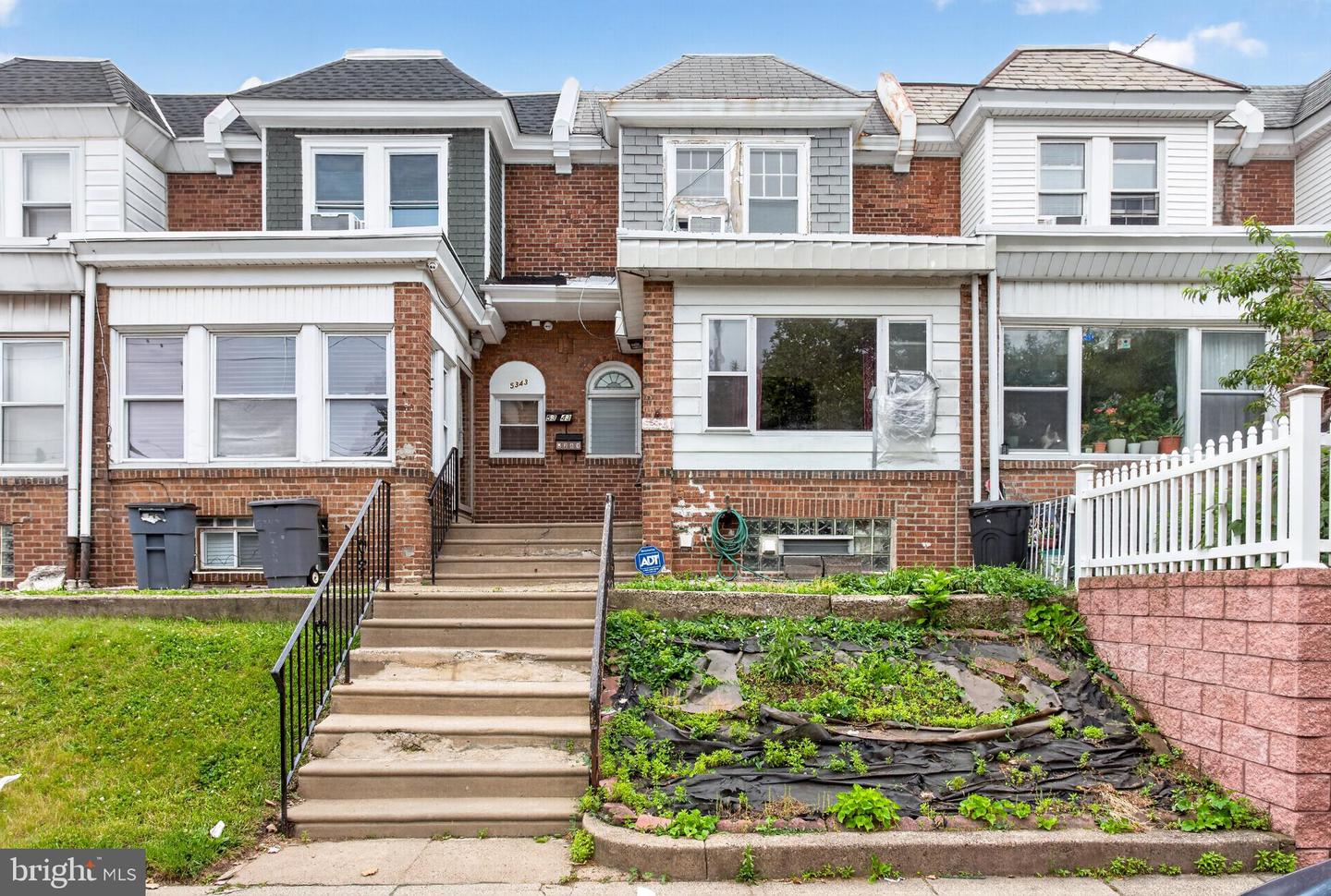 5341 Large St Property Photo 1