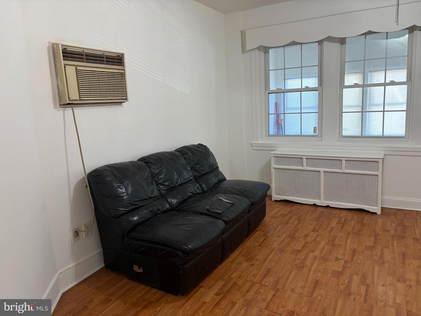 7058 Saybrook Ave Property Photo 6
