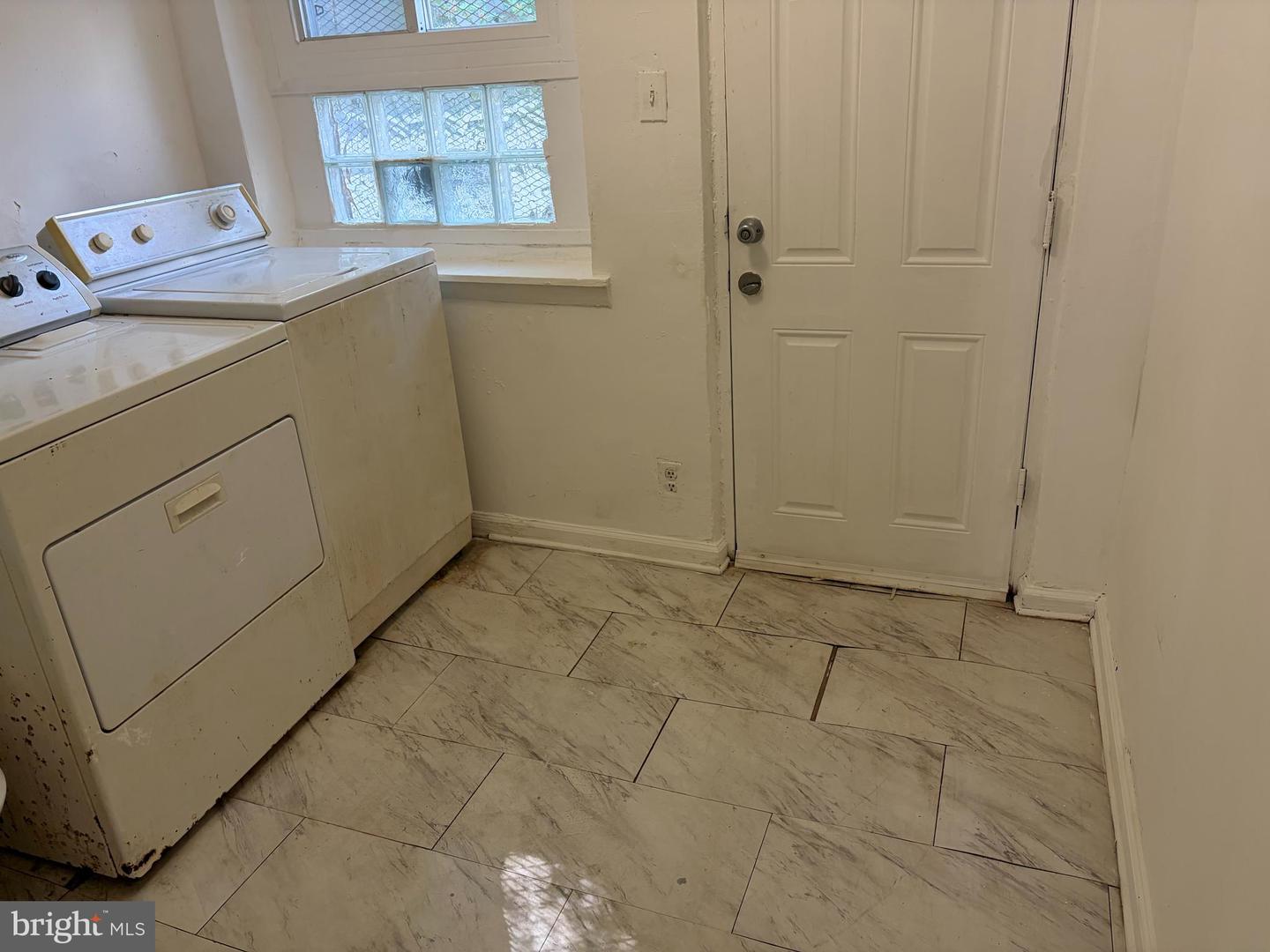 7058 Saybrook Ave Property Photo 19