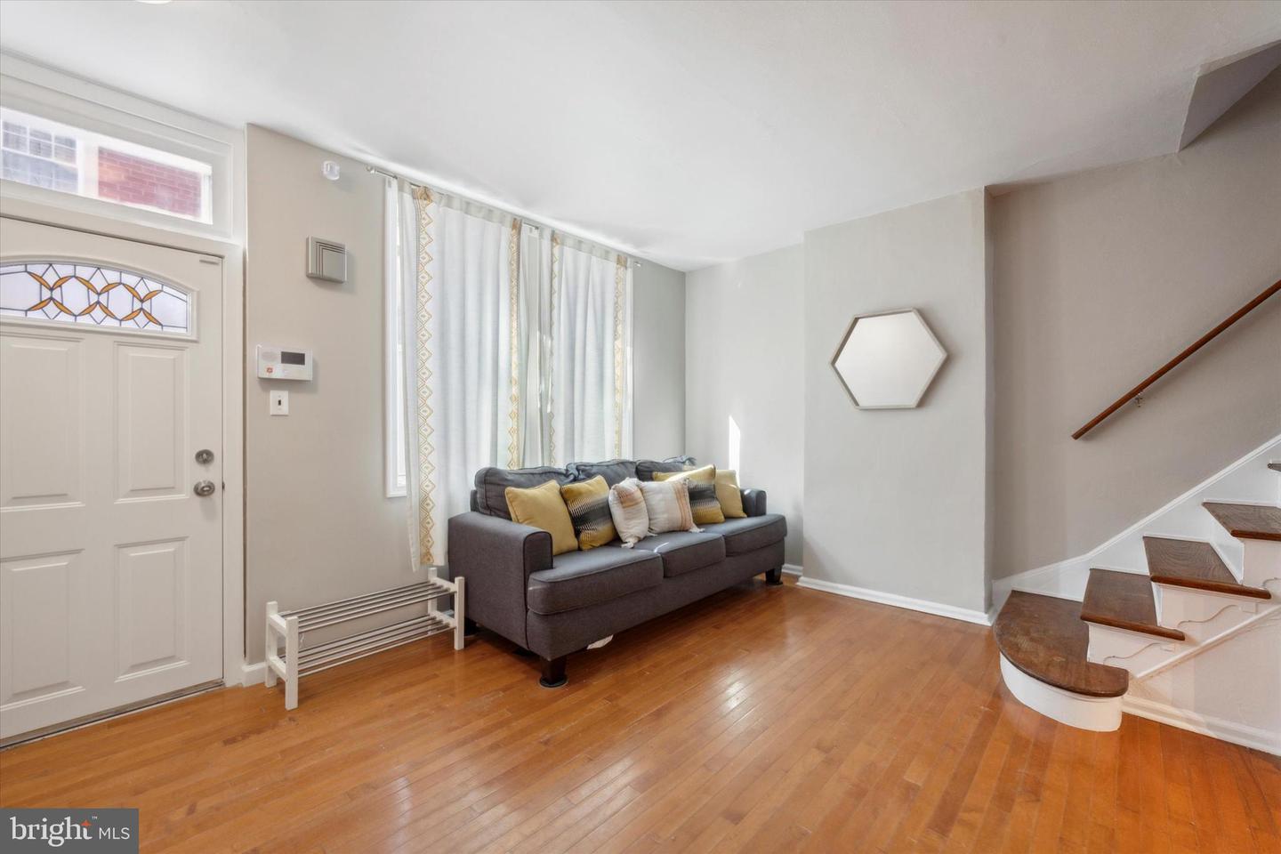 933 League St Property Photo 3