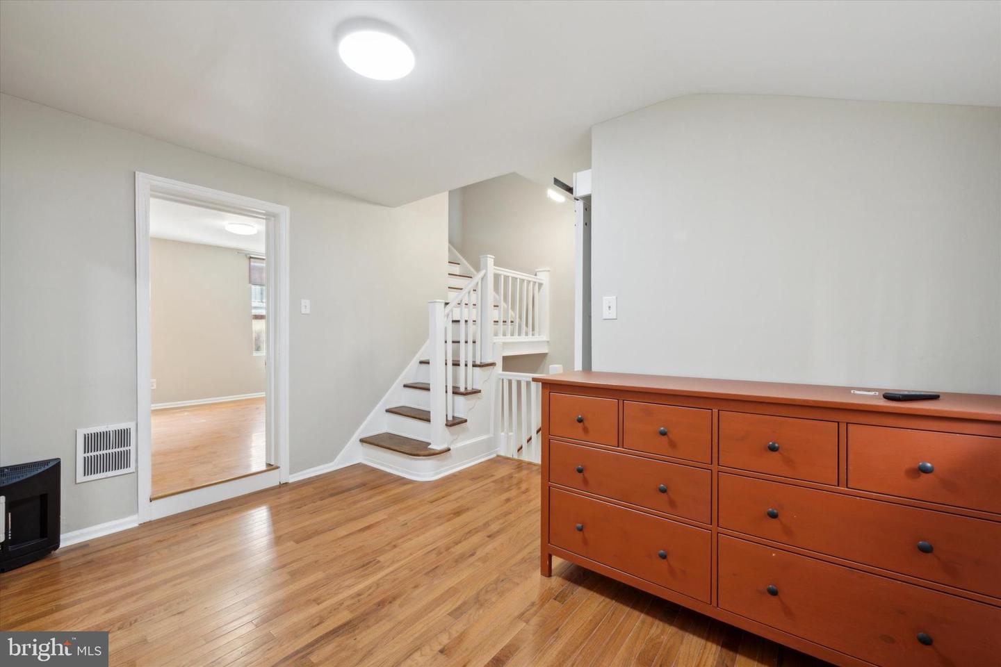 933 League St Property Photo 10