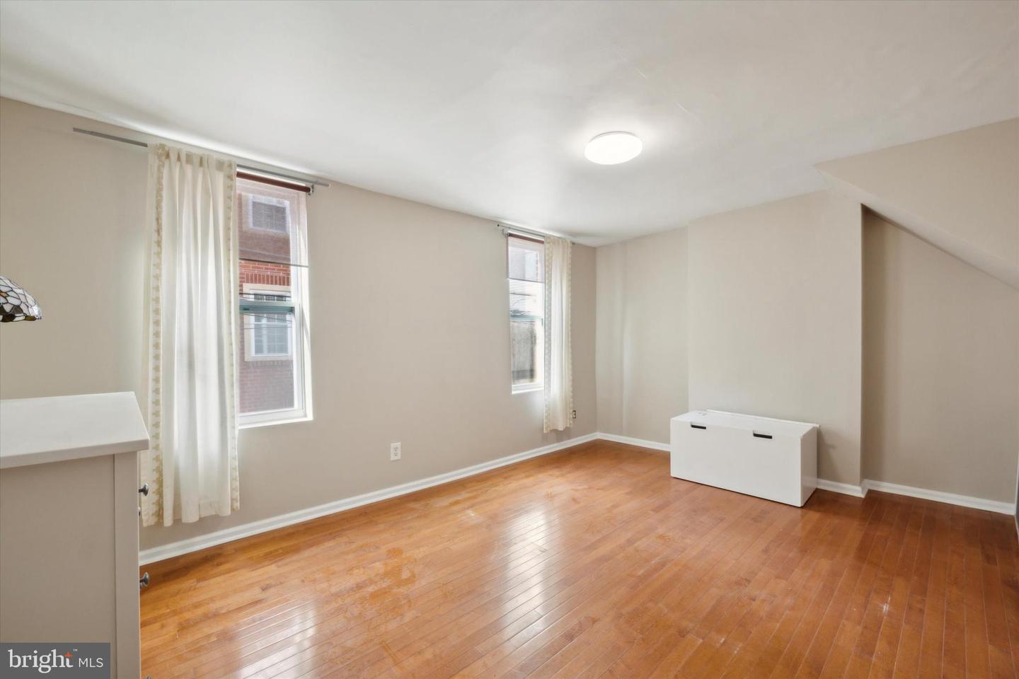 933 League St Property Photo 13