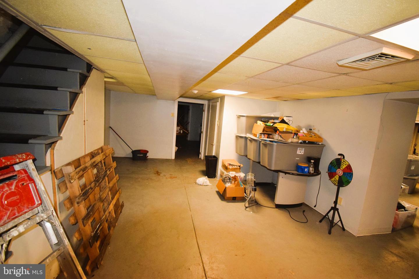 5924-28 N Broad St Property Photo 6
