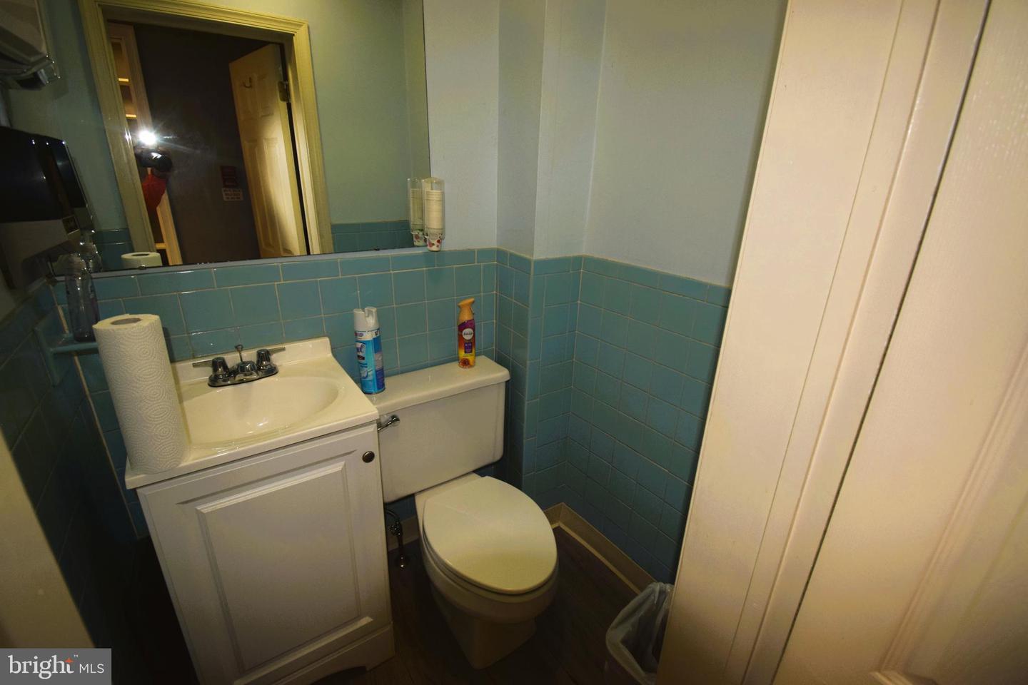 5924-28 N Broad St Property Photo 8