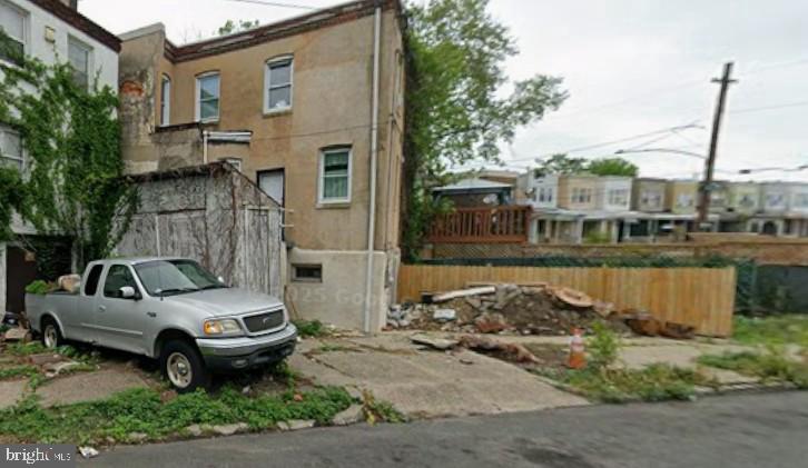 710 W Courtland St Property Photo 1