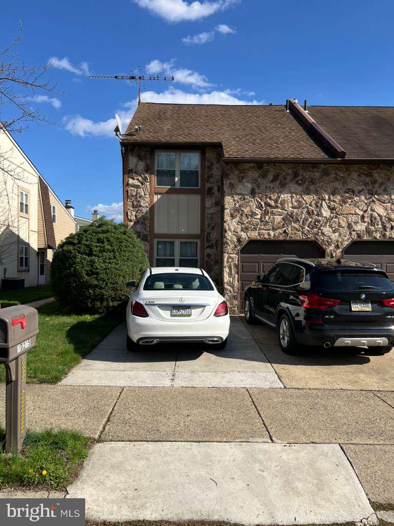 10215 Murty Ln Property Photo 1
