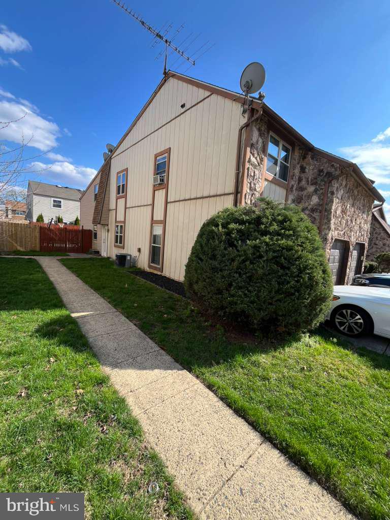 10215 Murty Ln Property Photo 3