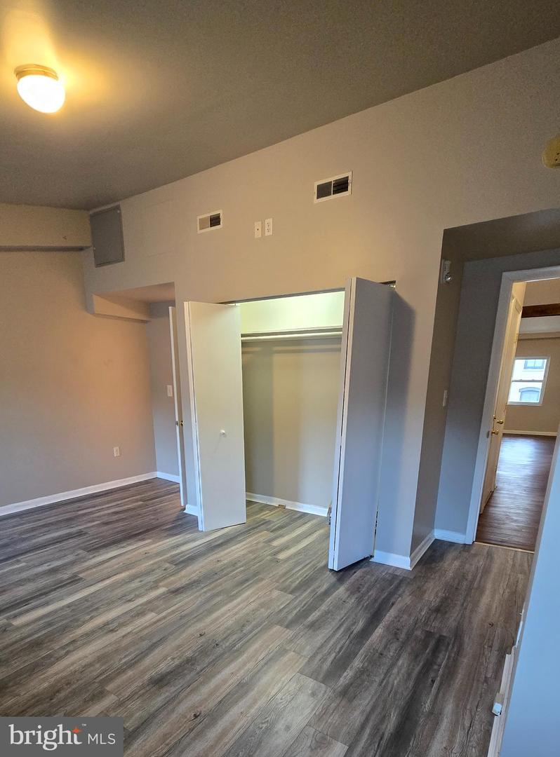 4303 Main St #3 Property Photo 6
