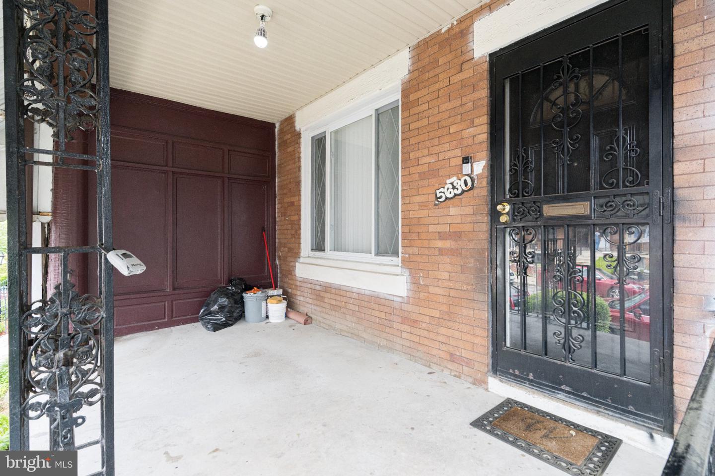 5630 Larchwood Ave Property Photo 2