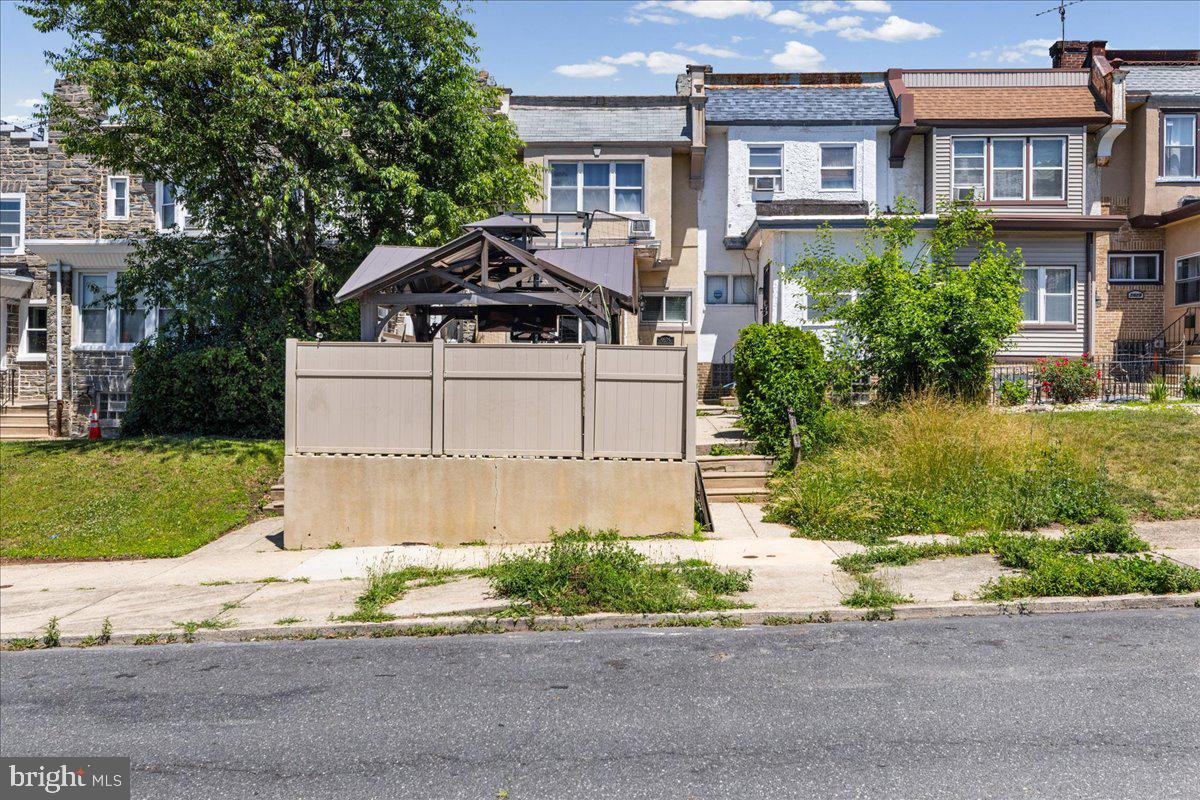 5635 DIAMOND ST Property Photo 1