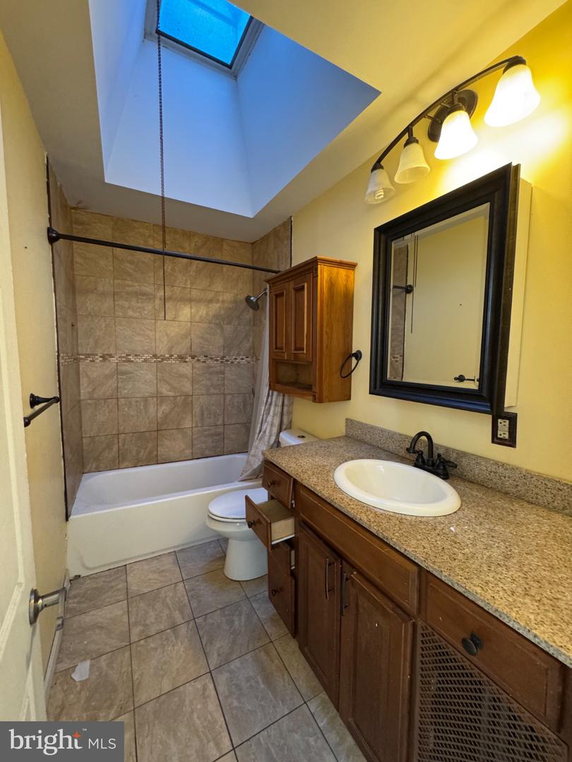 5635 Diamond St Property Photo 3