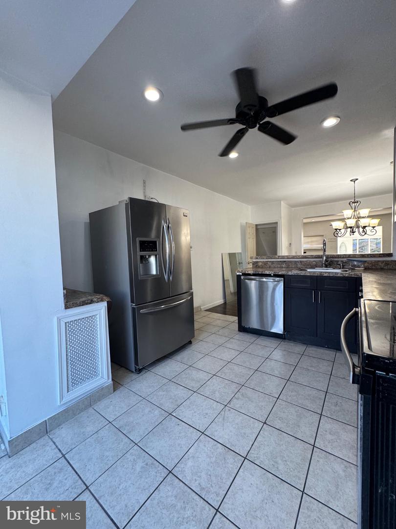 5635 Diamond St Property Photo 5