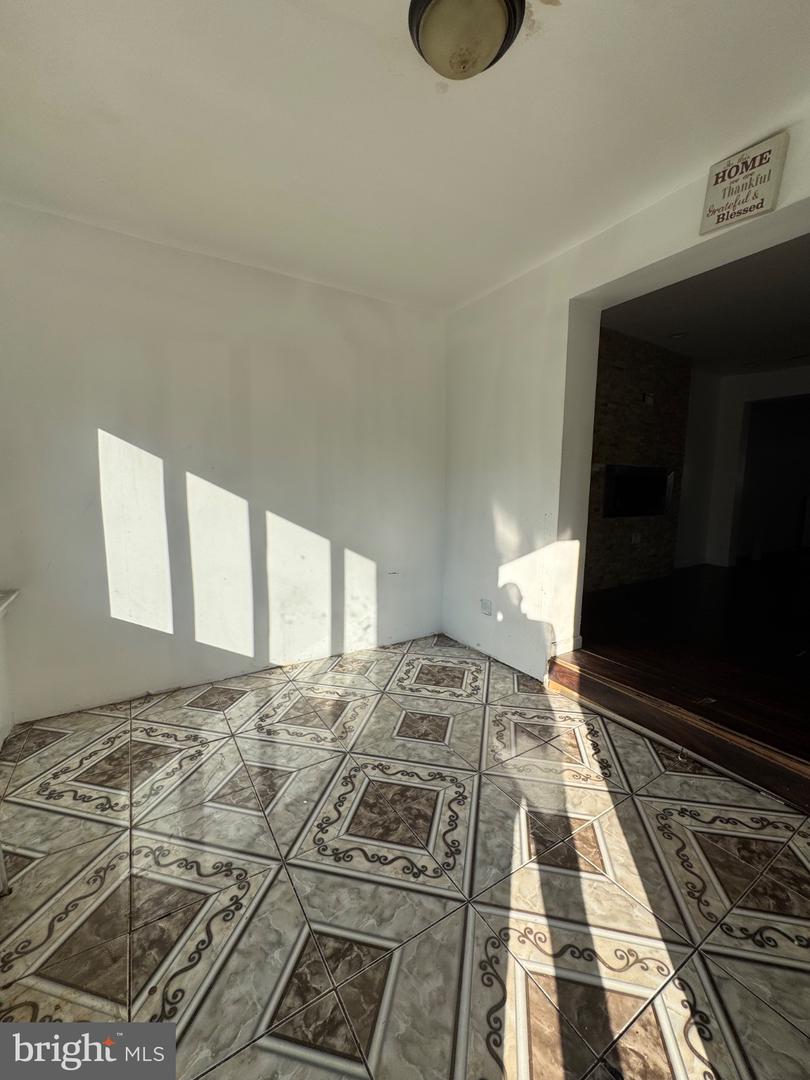 5635 Diamond St Property Photo 7