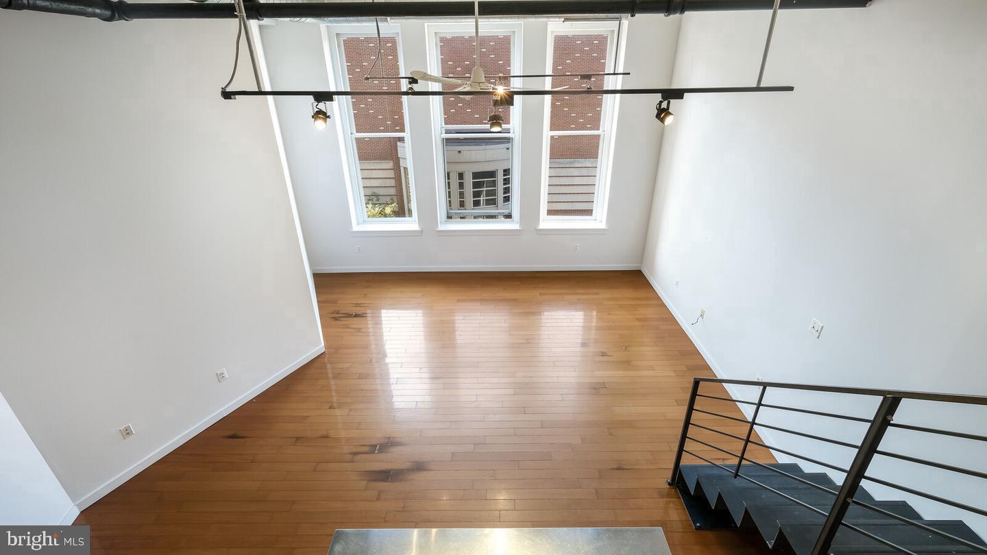 1027 Arch St #407 Property Photo 6