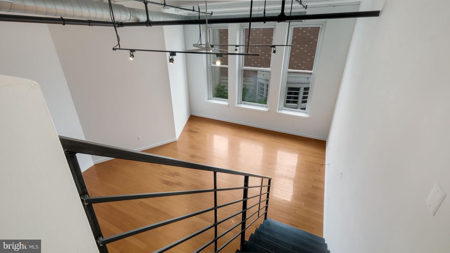 1027 Arch St #407 Property Photo 14