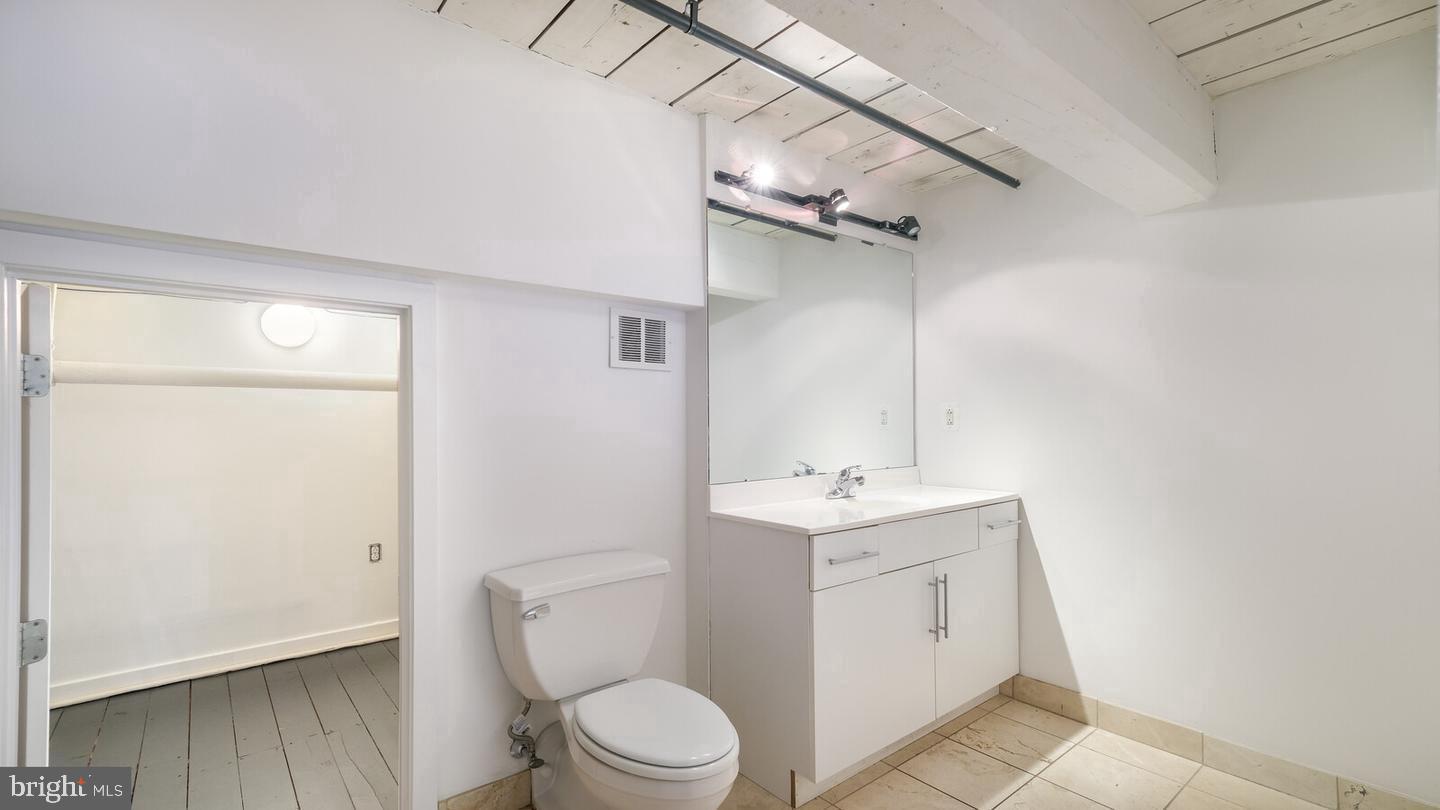 1027 Arch St #407 Property Photo 18