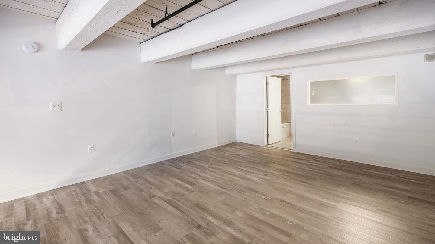 1027 Arch St #407 Property Photo 20