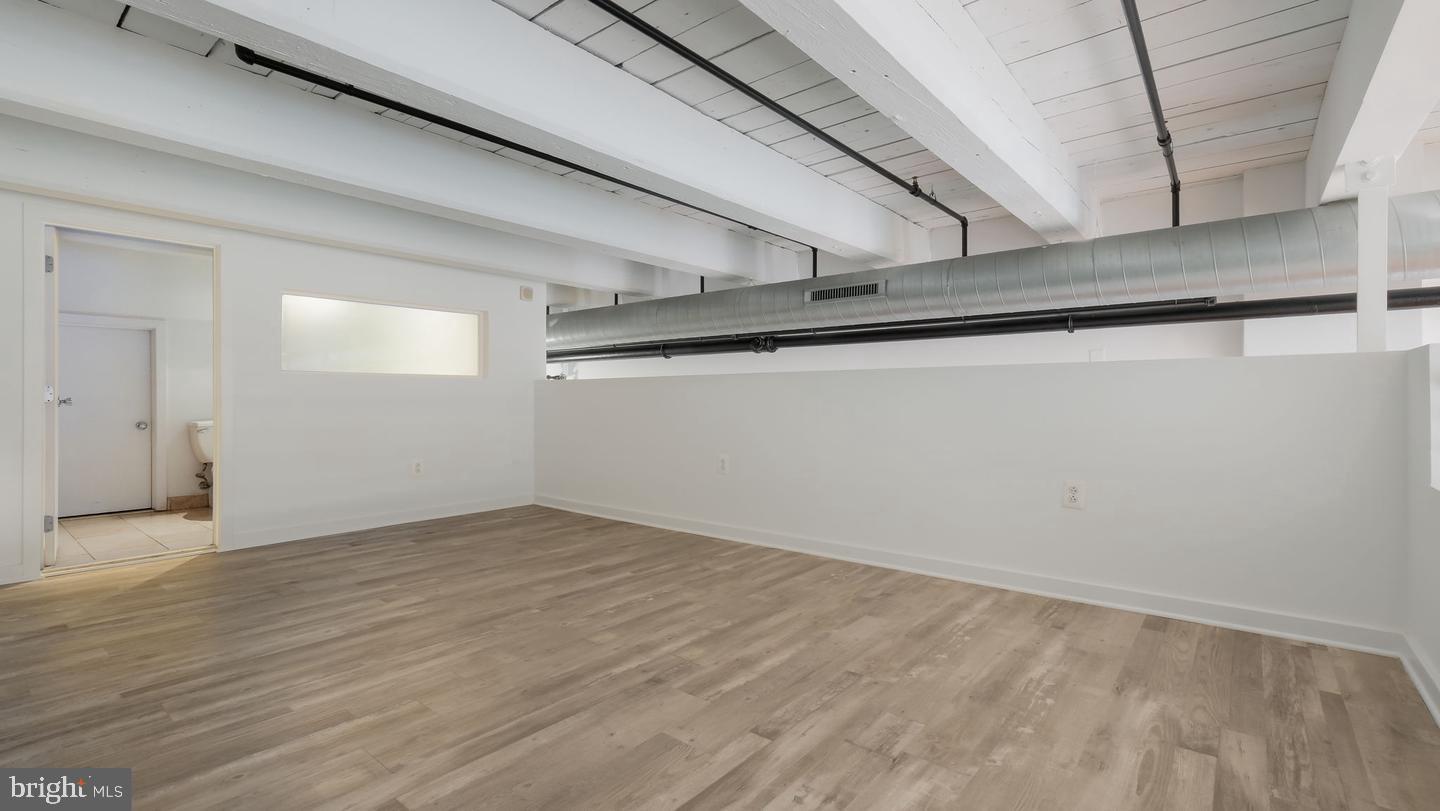 1027 Arch St #407 Property Photo 22