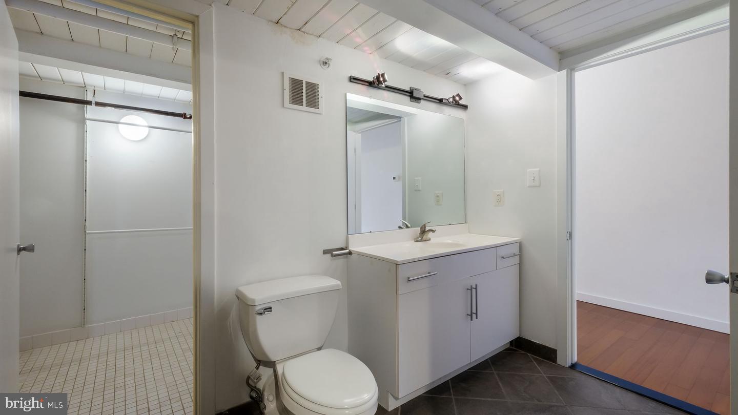 1027 Arch St #407 Property Photo 27