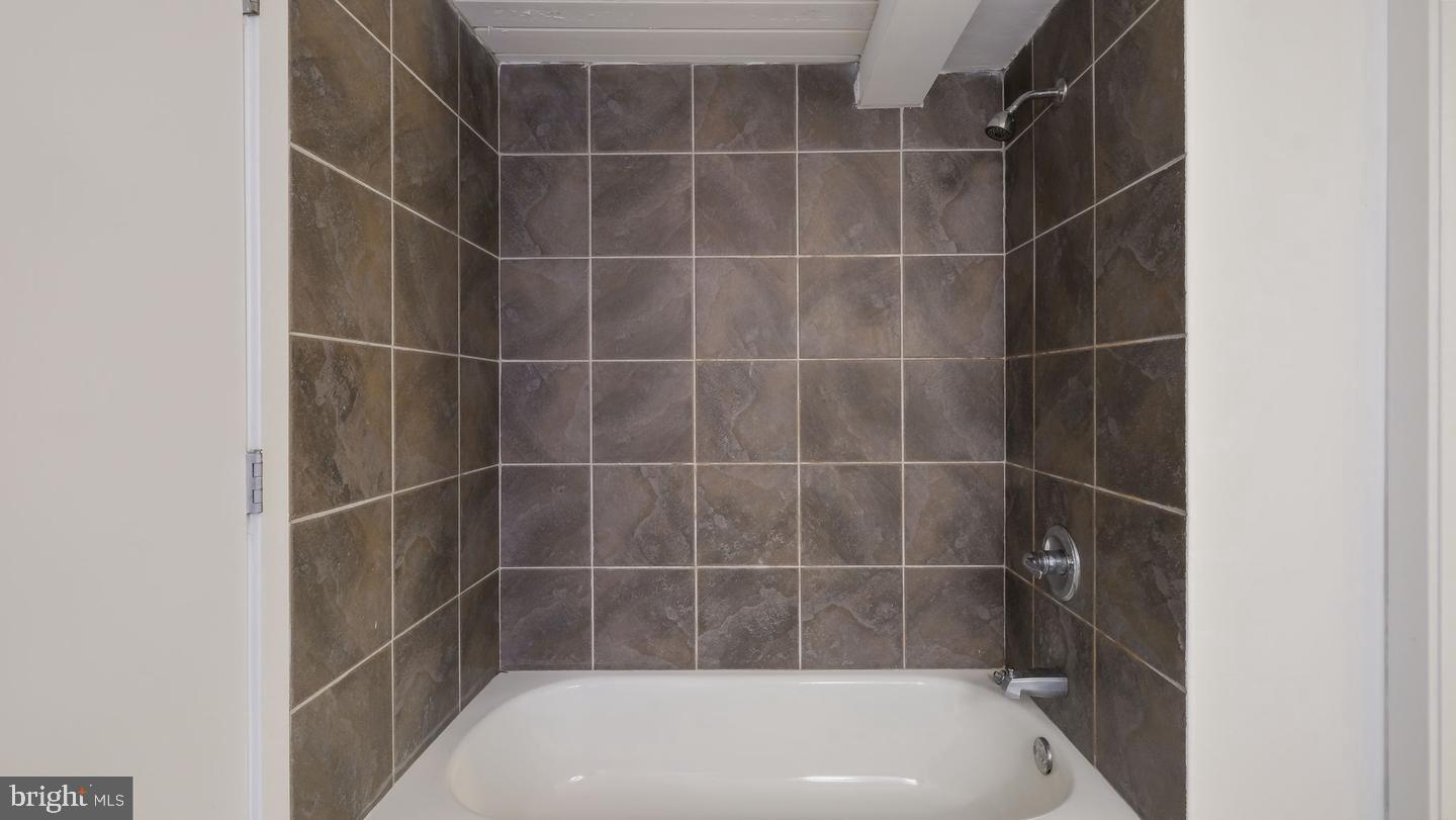 1027 Arch St #407 Property Photo 28