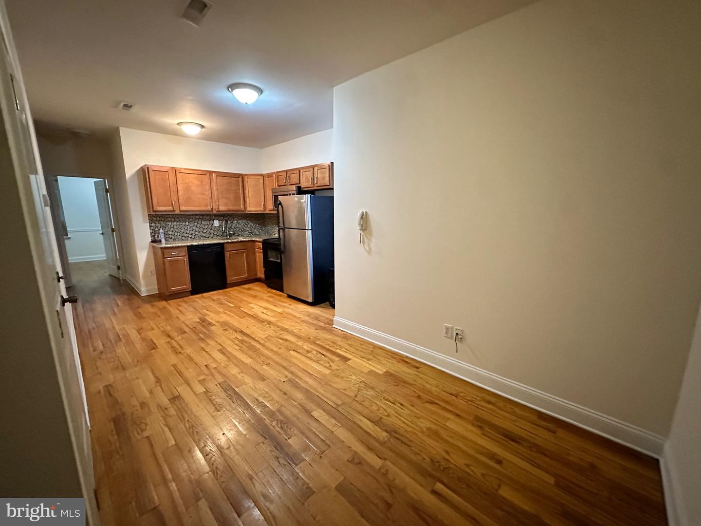 2258 N Park Ave #2nd Floor Property Photo 12