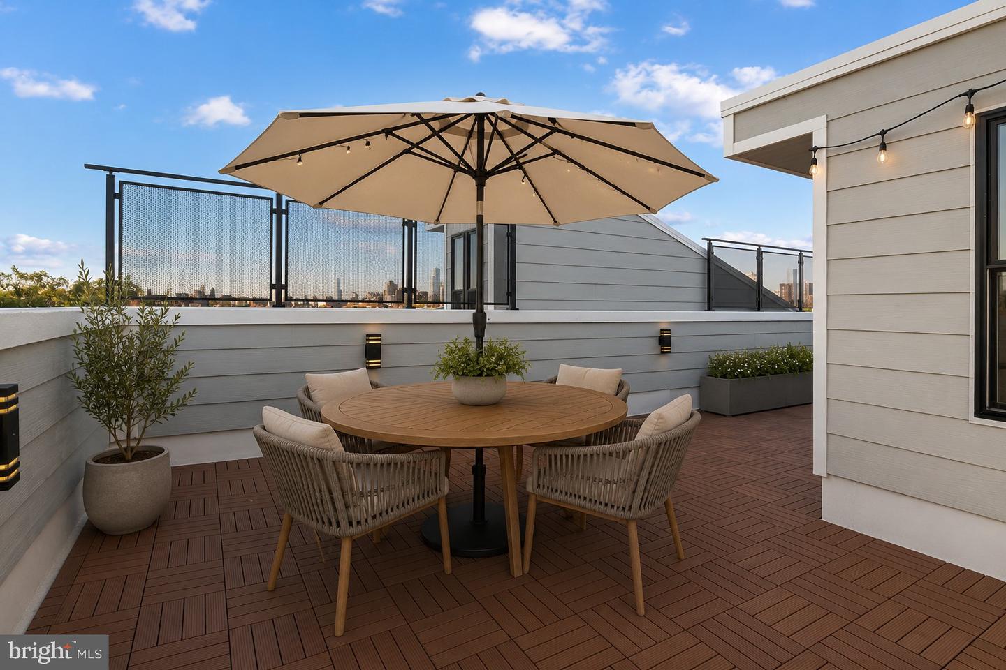 244 Montrose St Property Photo 15