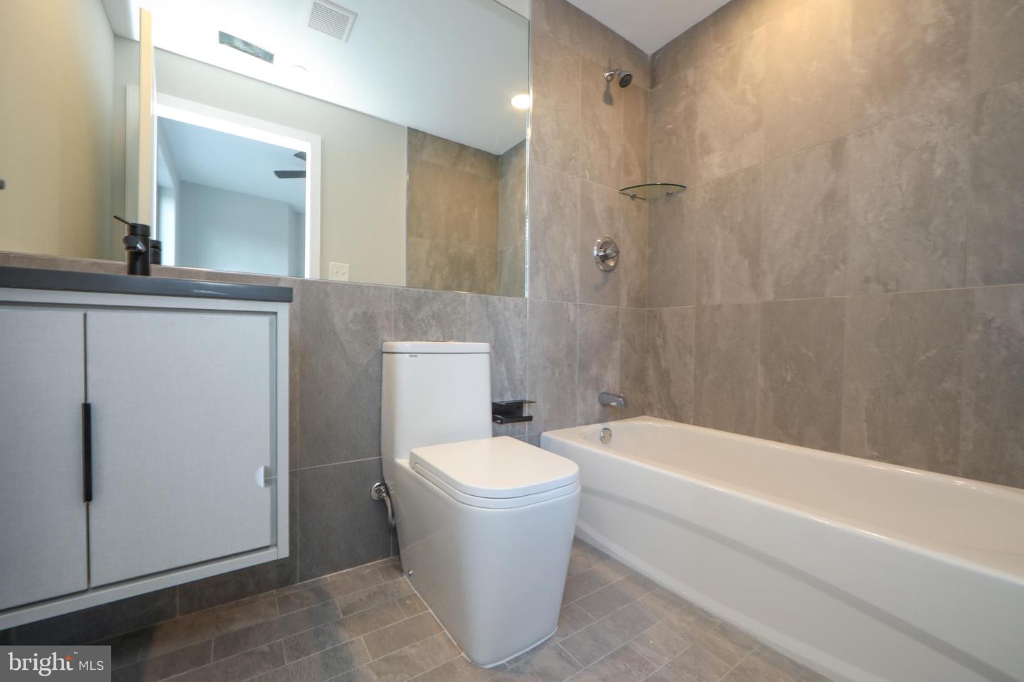 1851 Germantown Ave Property Photo 5