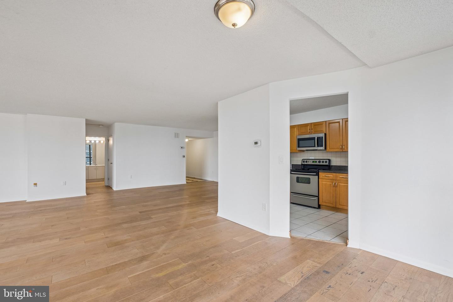 233 S 6th St #907o Property Photo 7