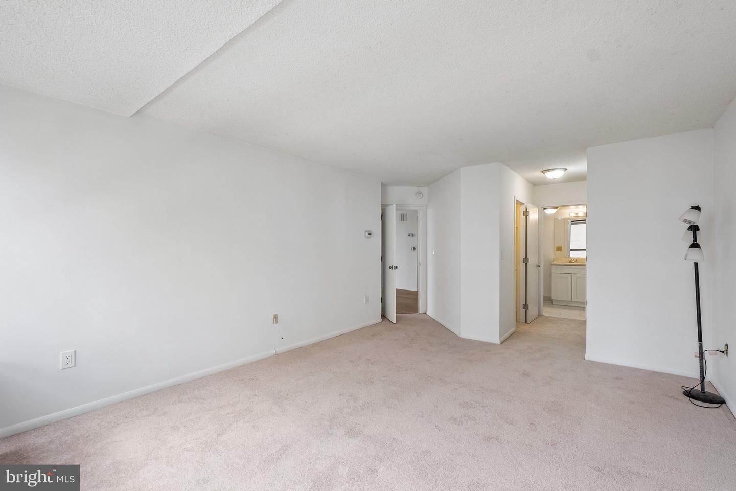 233 S 6th St #907o Property Photo 12