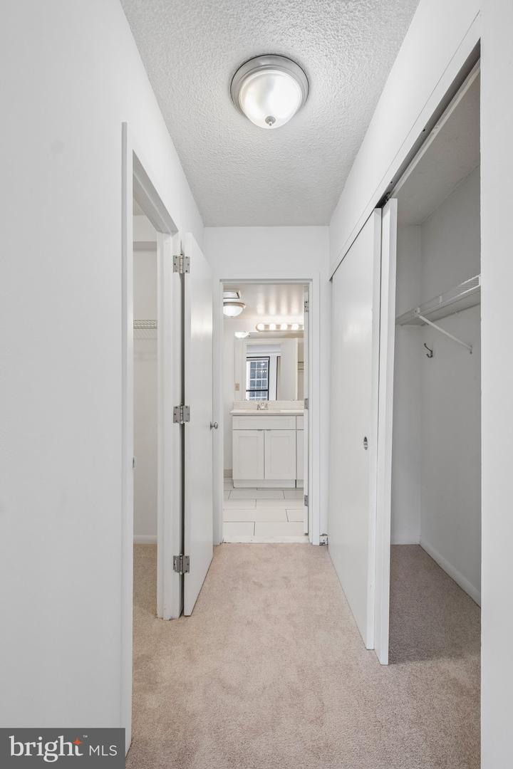 233 S 6th St #907o Property Photo 13
