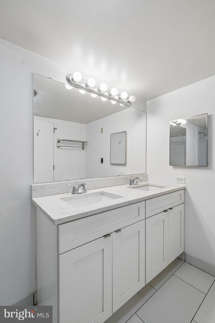 233 S 6th St #907o Property Photo 14