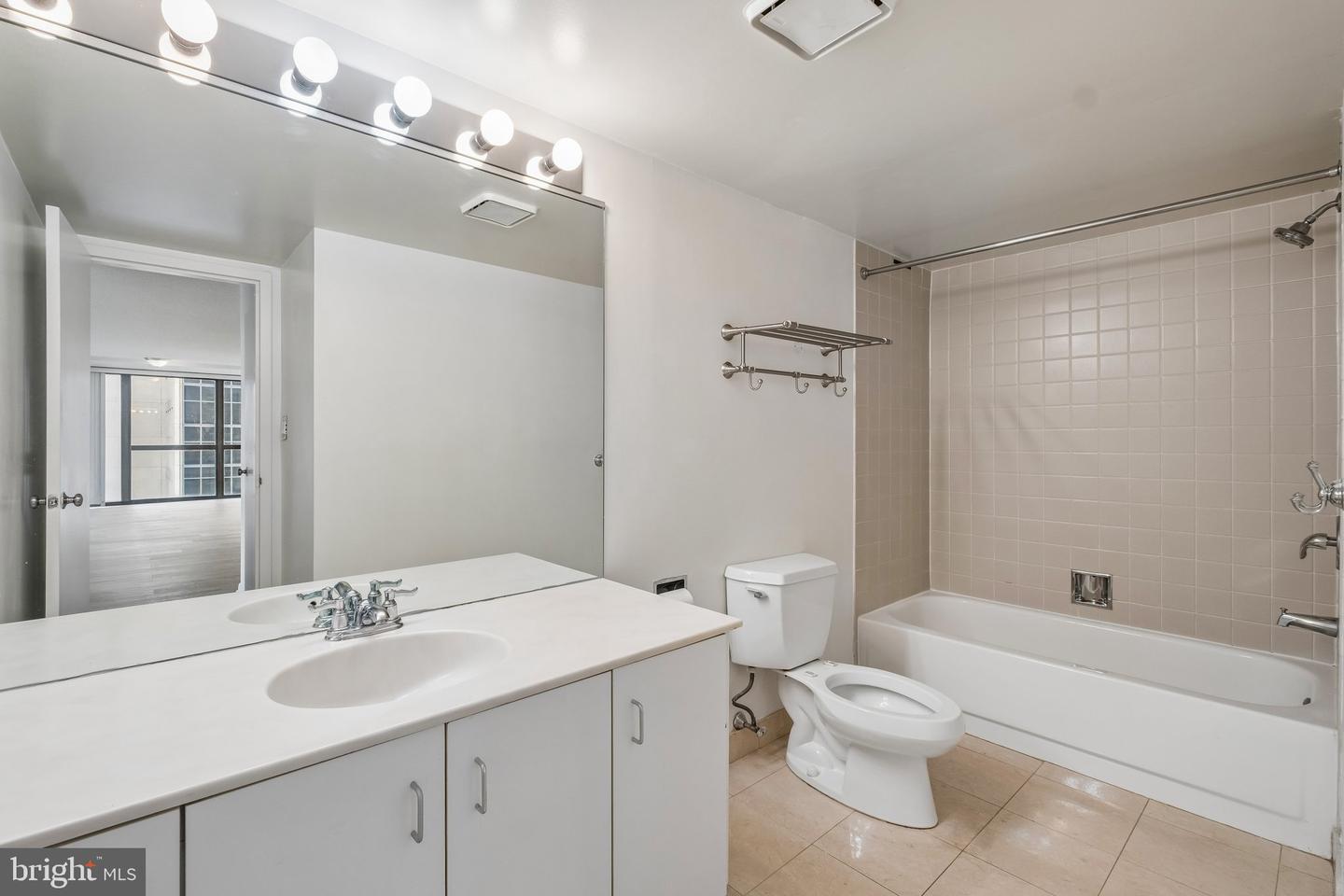 233 S 6th St #907o Property Photo 18