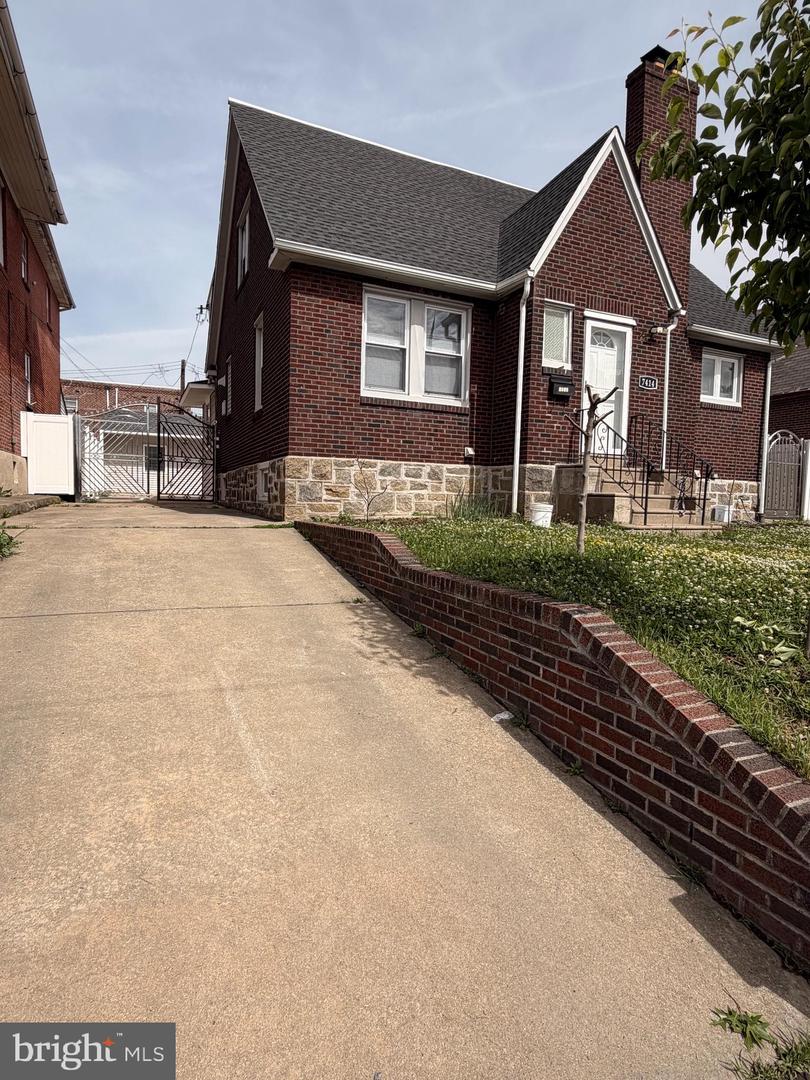 7414 Castor Ave Property Photo 3