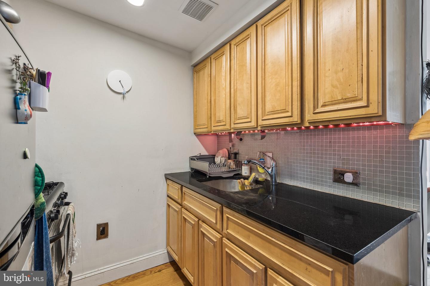 2020 Christian St #e Property Photo 6