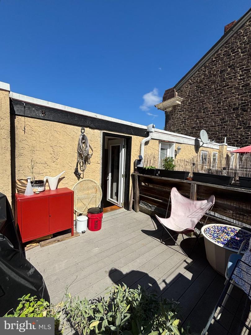 2020 Christian St #e Property Photo 13