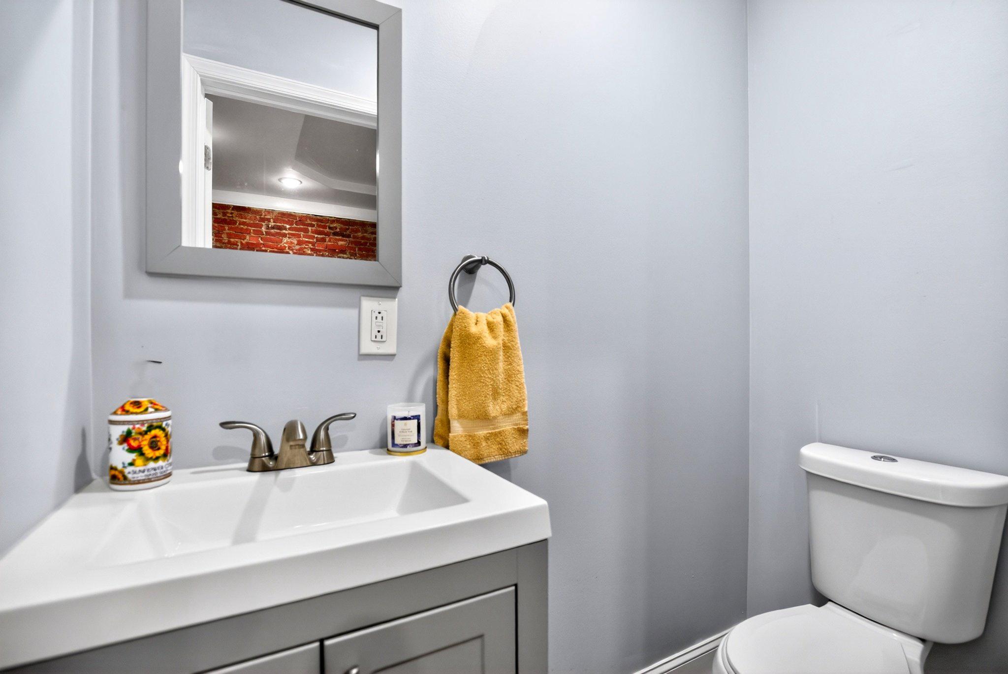 5148 Catharine St Property Photo 12