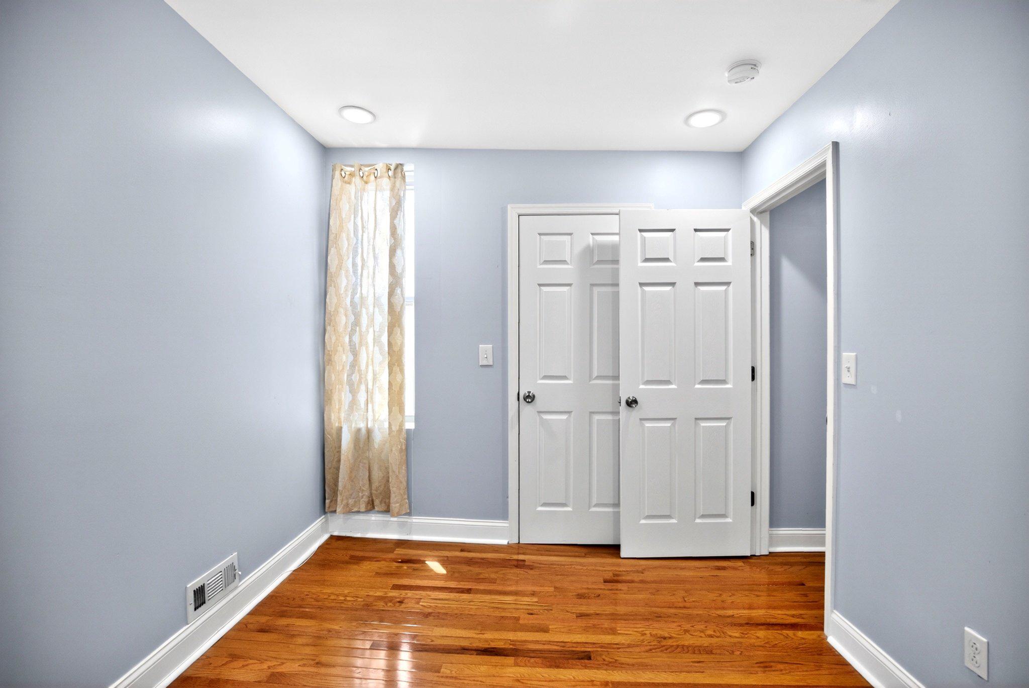 5148 Catharine St Property Photo 17