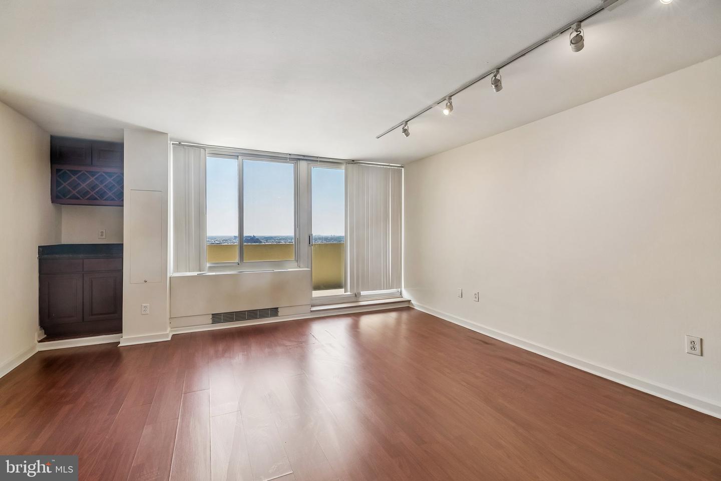 604-36 S Washington Sq #2211 Property Photo 2