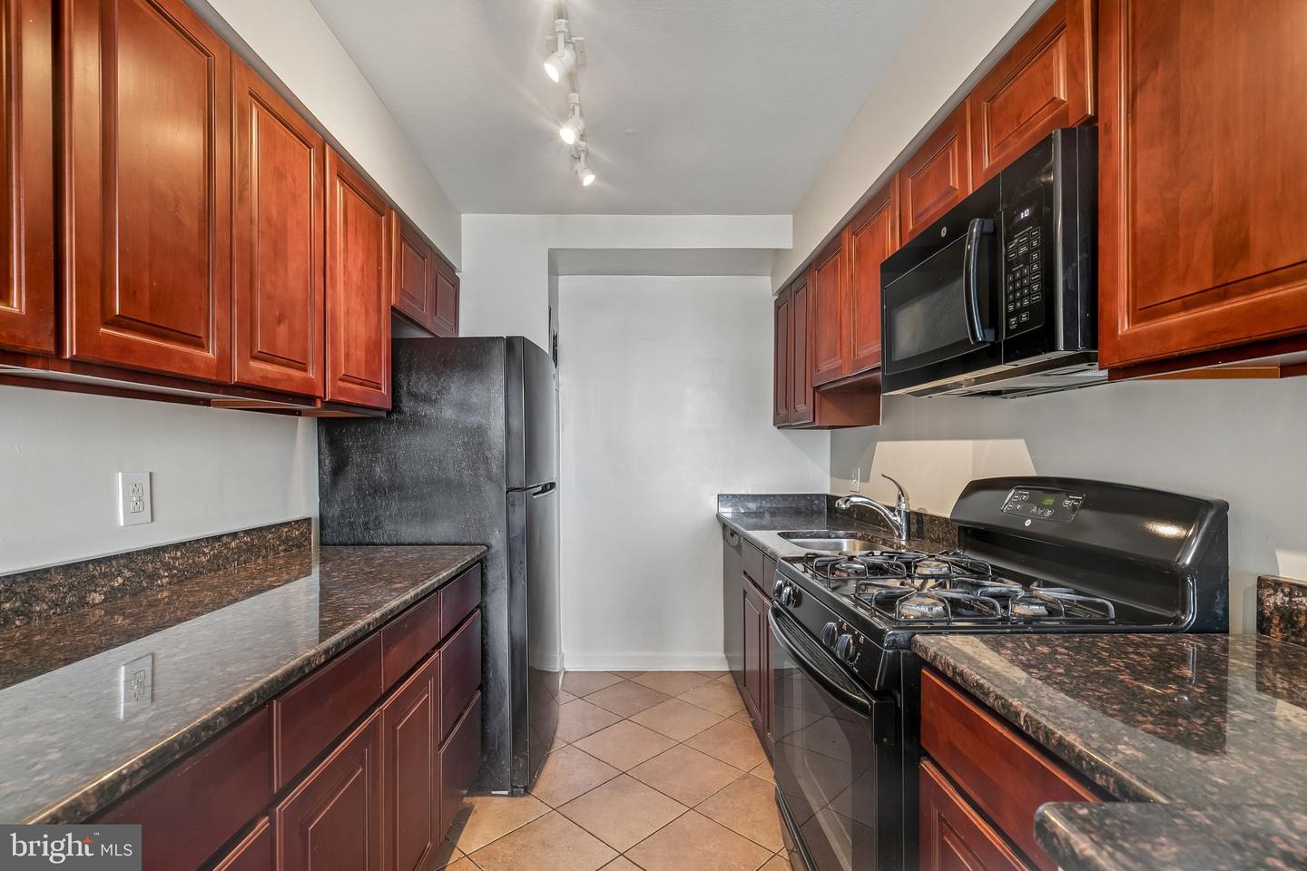 604-36 S Washington Sq #2211 Property Photo 5