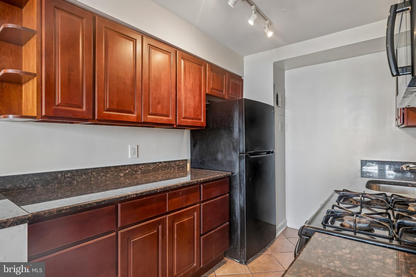 604-36 S Washington Sq #2211 Property Photo 6