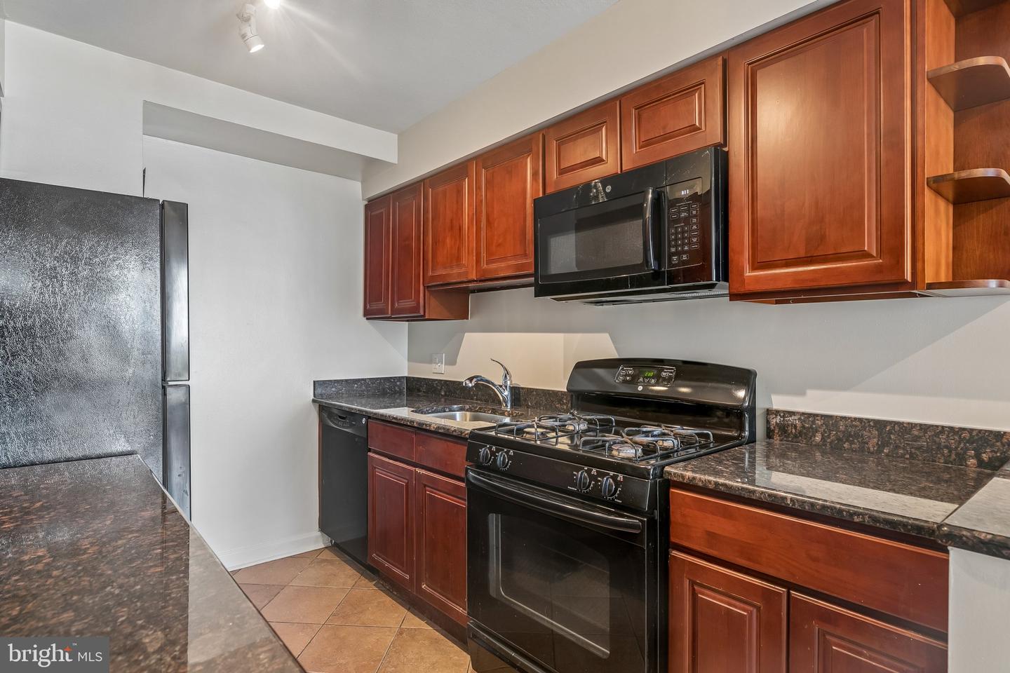 604-36 S Washington Sq #2211 Property Photo 7
