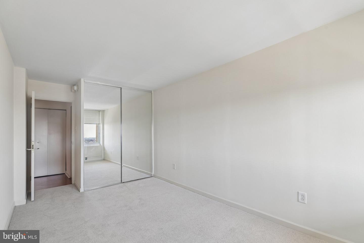 604-36 S Washington Sq #2211 Property Photo 9