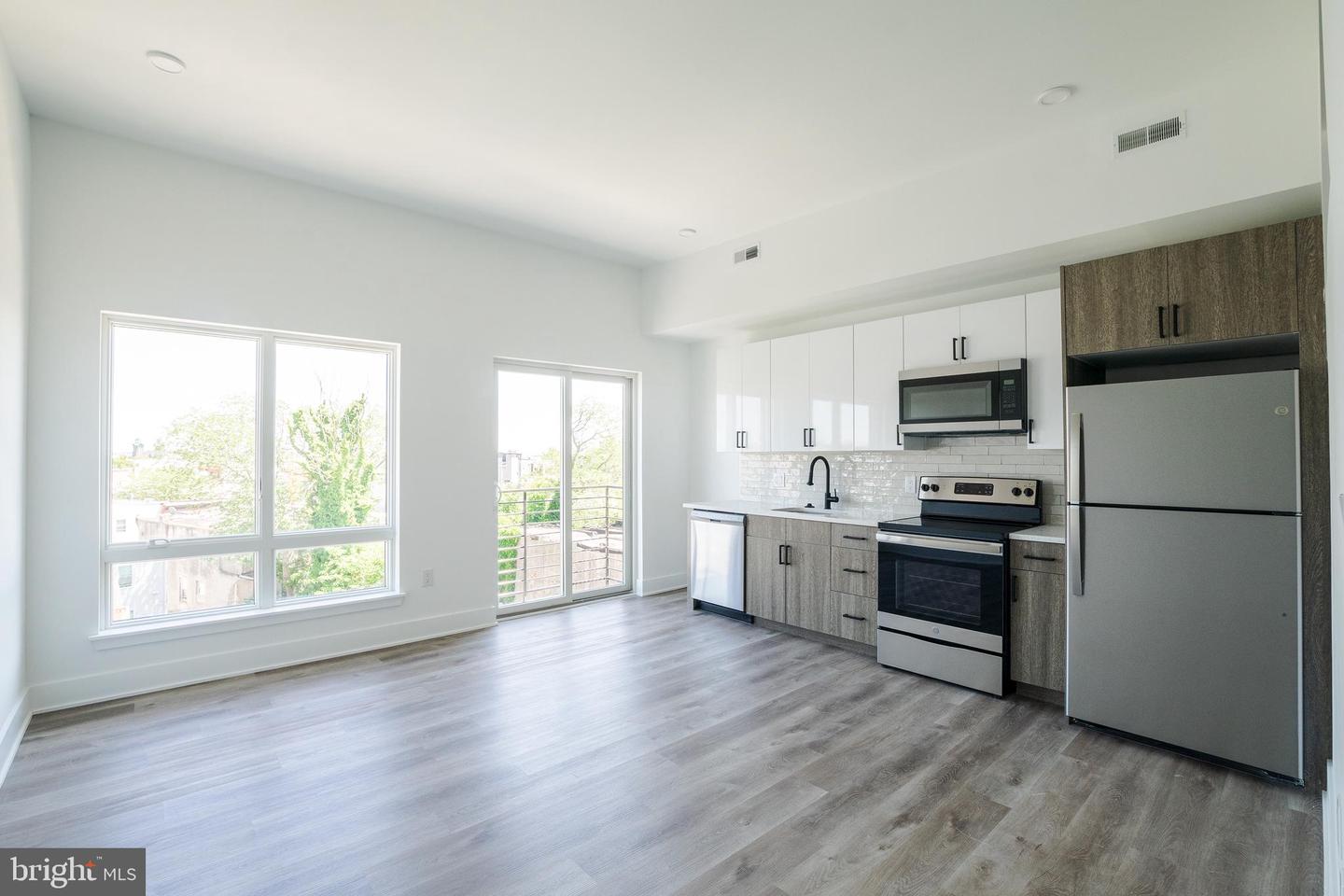 1420 POINT BREEZE AVE #UNIT 401 Property Photo 1