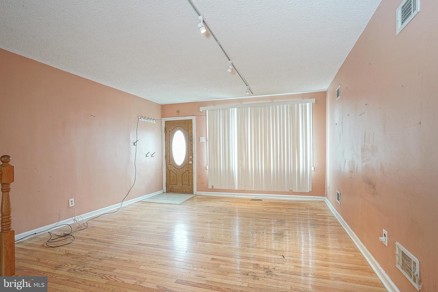 2645 S Alder St Property Photo 3