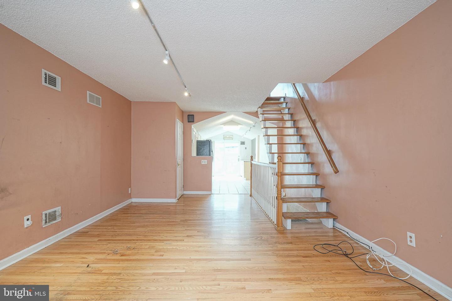 2645 S Alder St Property Photo 5