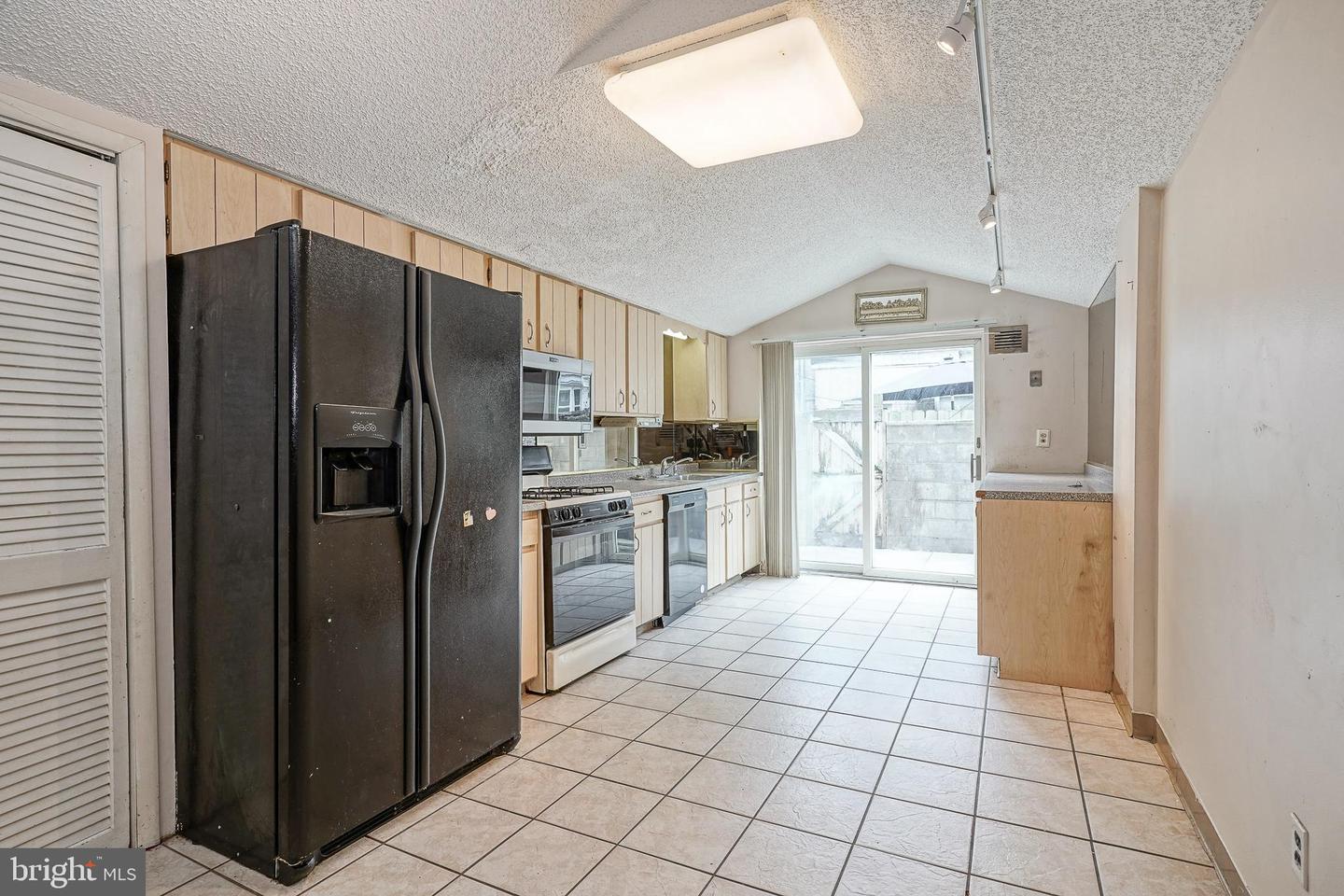2645 S Alder St Property Photo 6